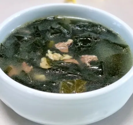 아이용으로 준비한 한우미역국 한 그릇